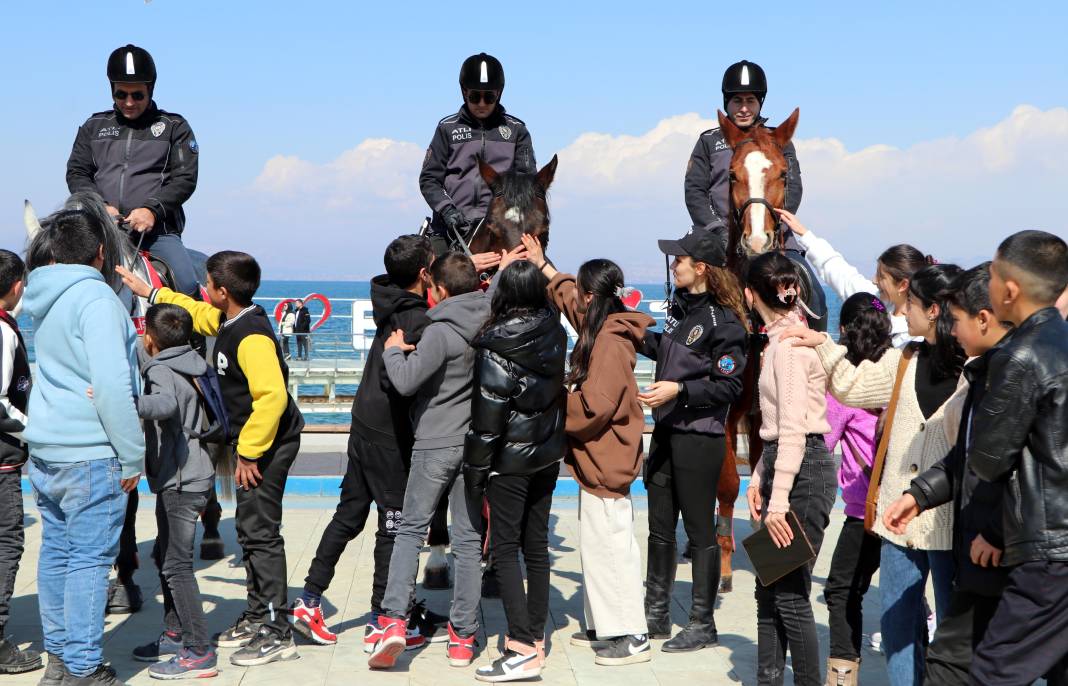 Van'da emniyetin tek kadın süvarisi göz dolduruyor 3